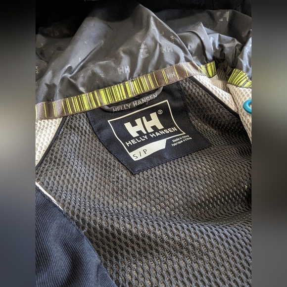 HELLY HANSEN waterproof bomber shell jacket. (Small) - Picture 2 of 4